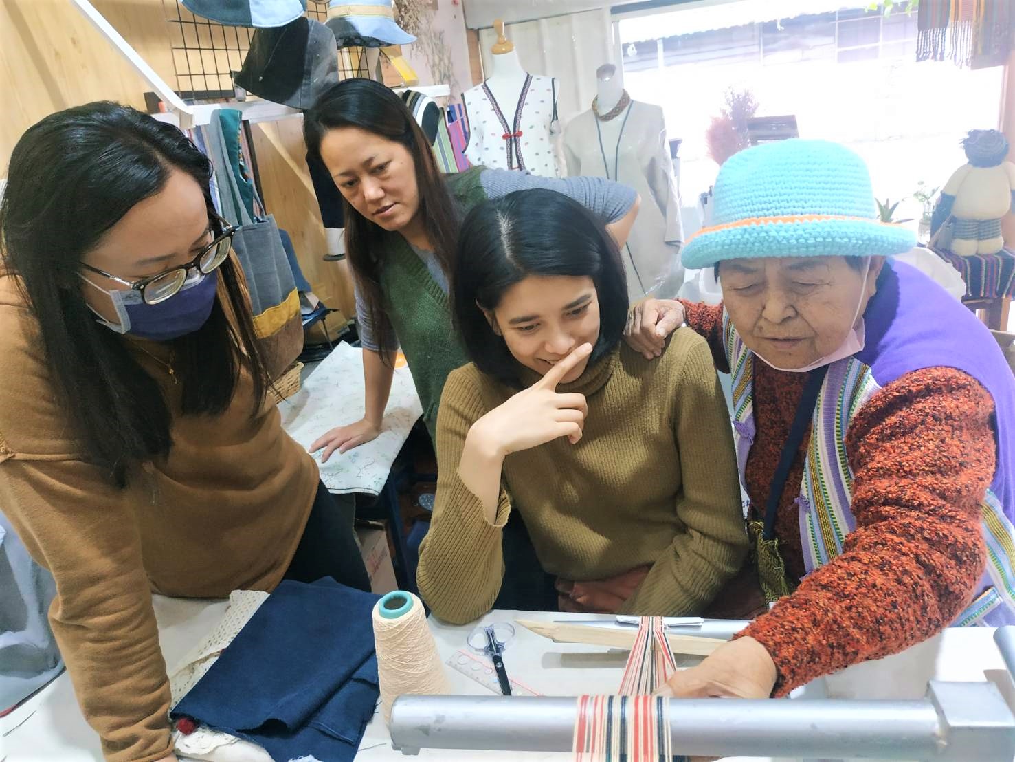 勞動部多元就業開發方案-德米路偏鄉人才育成計畫，協助在地婦女學習傳統織布工藝